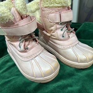 Pink winter boots